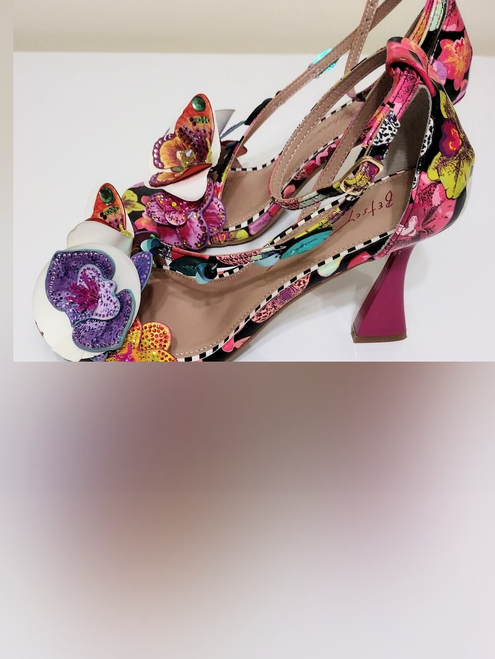 Betsey Johnson Sz 6.5 Chic Multicolor Floral Butterfly Appliqué Heels - Picture 3 of 14